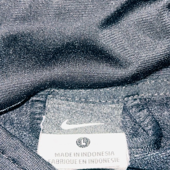 Nike. Air. SportsWear Repel Black Jacket - Picture 4 of 5